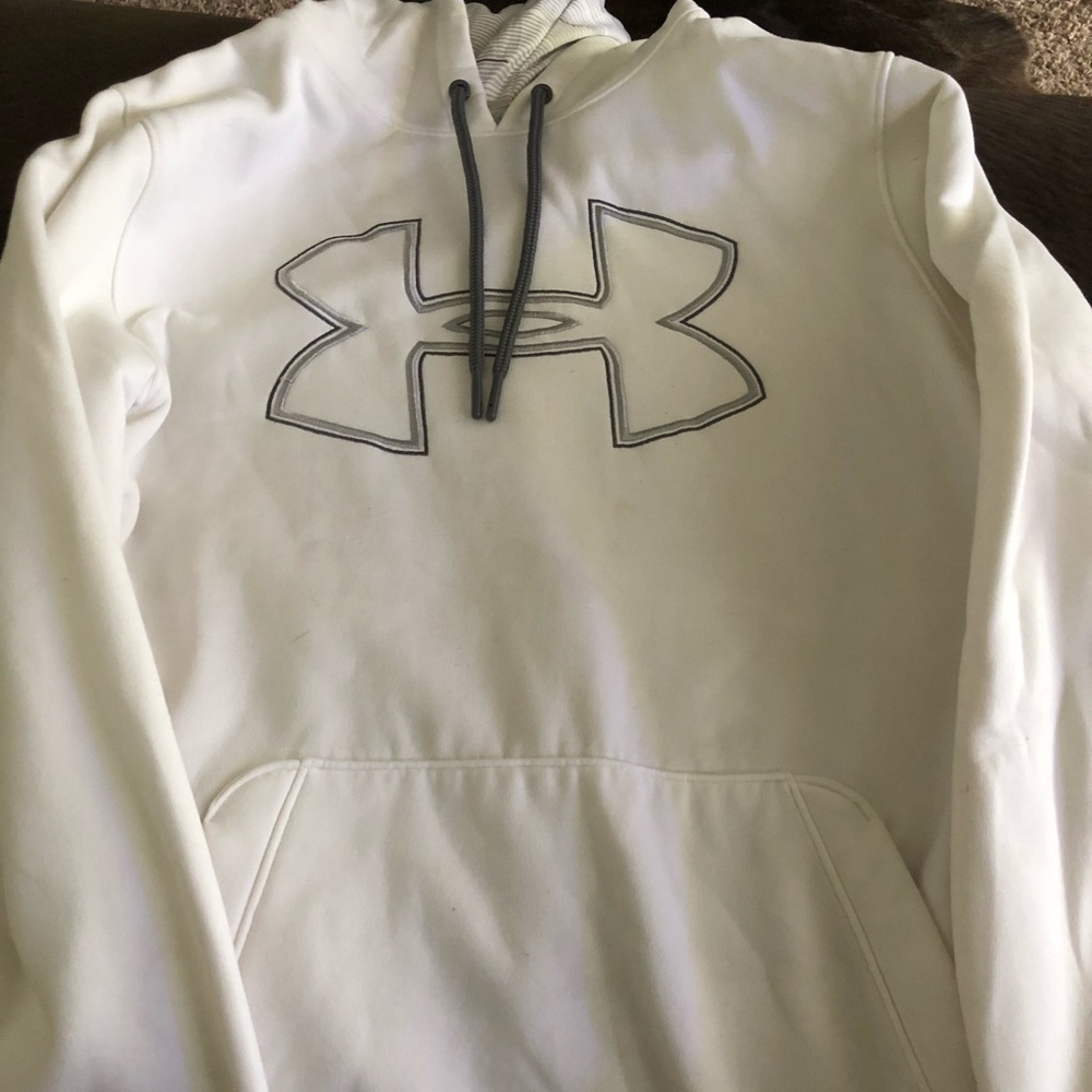 Men’s Under Armour sweatshirt